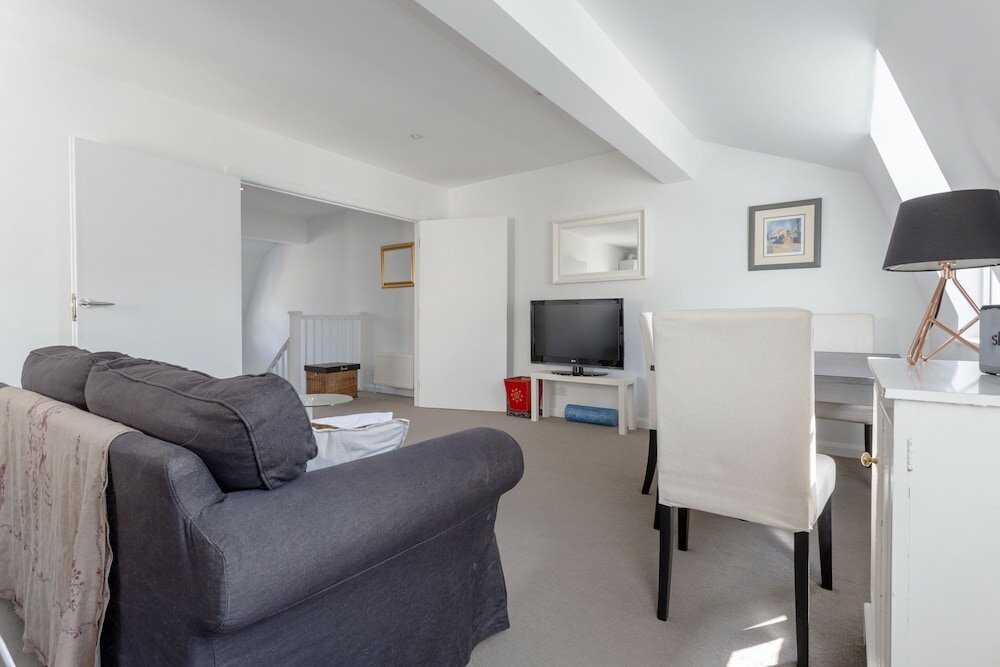 Фото Bright & Airy 1 Bedroom Apartment in Central London