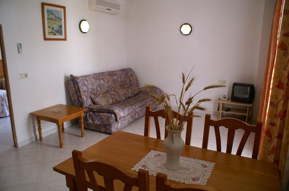 Фото Bella Maria Apartments & Pool Club