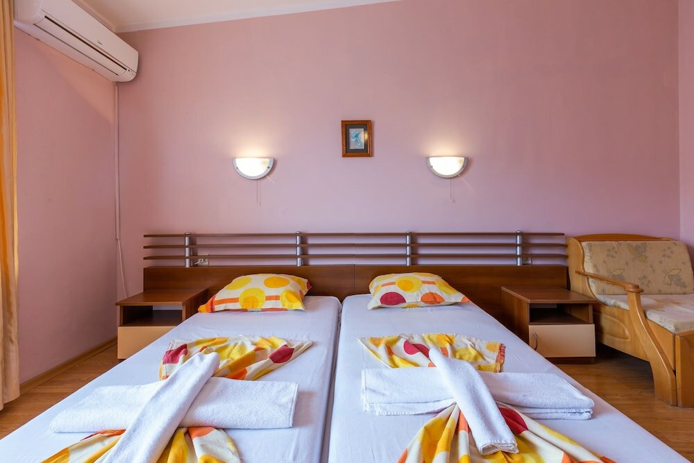 Фото Family Room in Dafinka Guest House