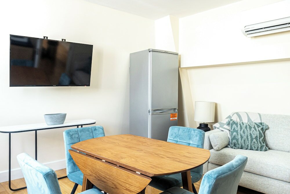 Фото Three Bed Balcony near tube stn Holloway