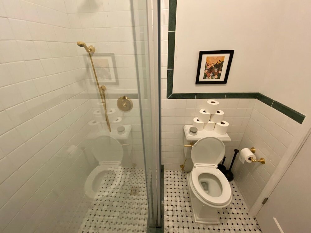 Фото Gorgeous Studio in Beverly Boulevard! Sleeps 4!