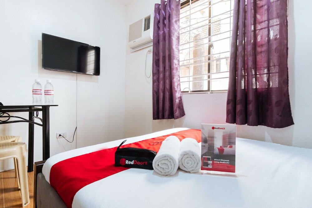 Фото RedDoorz Plus near Robinsons Place Manila