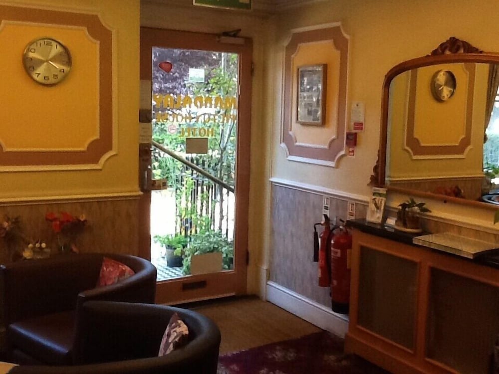 Фото Mandalay Picton House Hotel