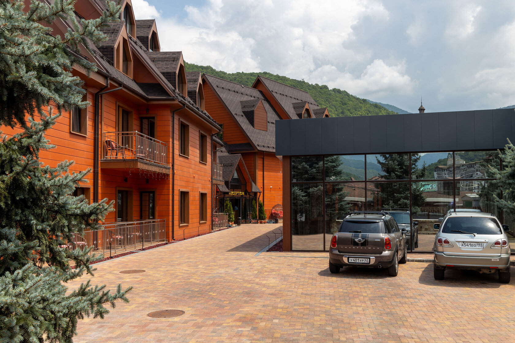 Фото Red Wood by Provence