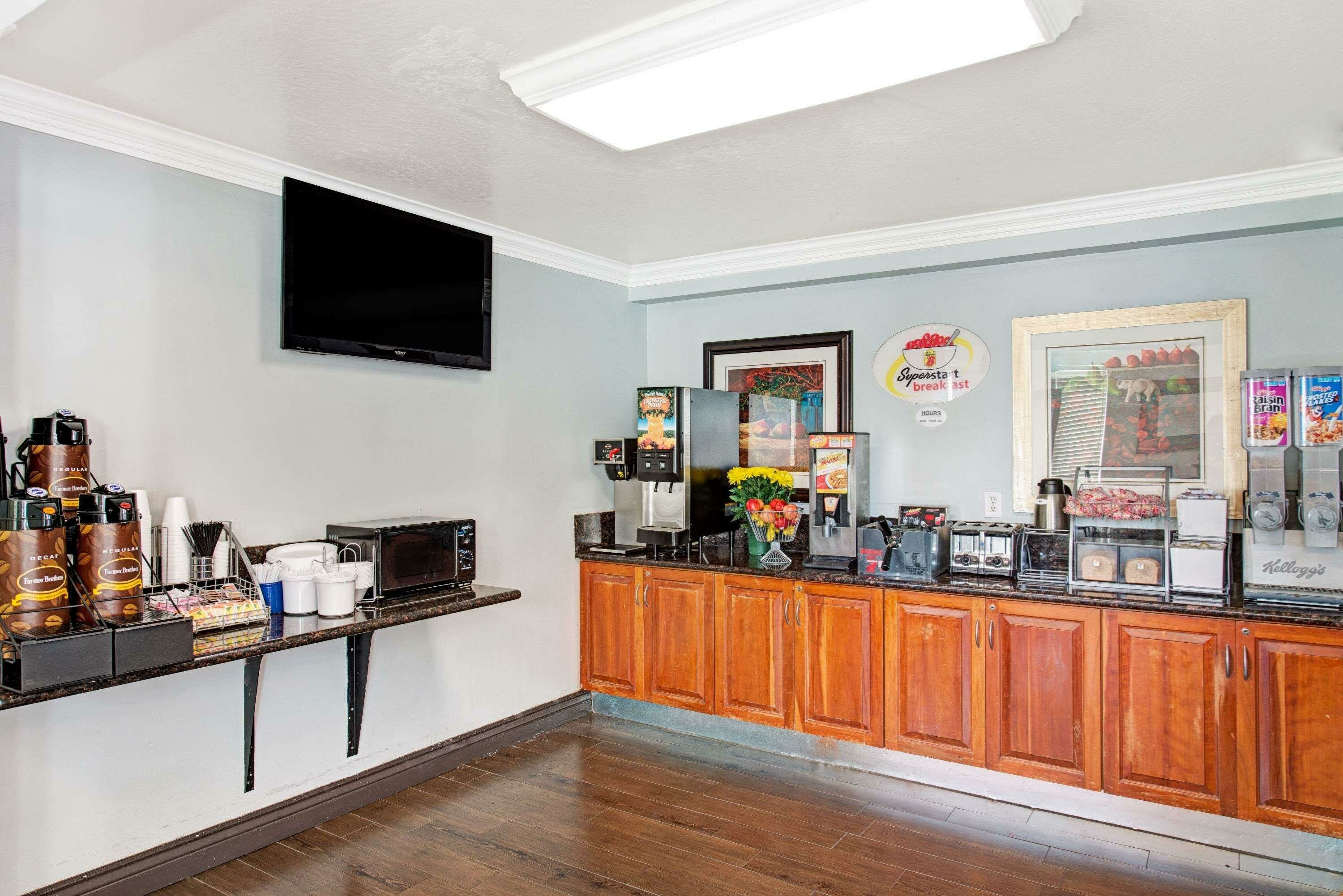 Фото Super 8 by Wyndham Sacramento/Florin Rd