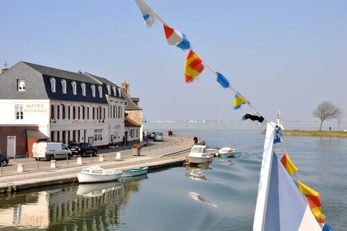 Гостиница Hotel du Port et des Bains