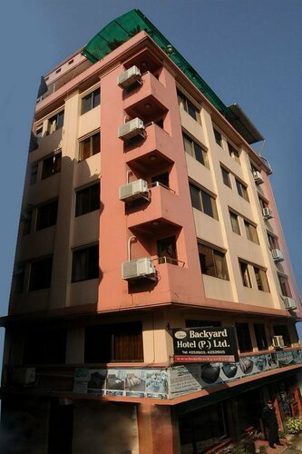 Гостиница Backyard Hotel в Багмати