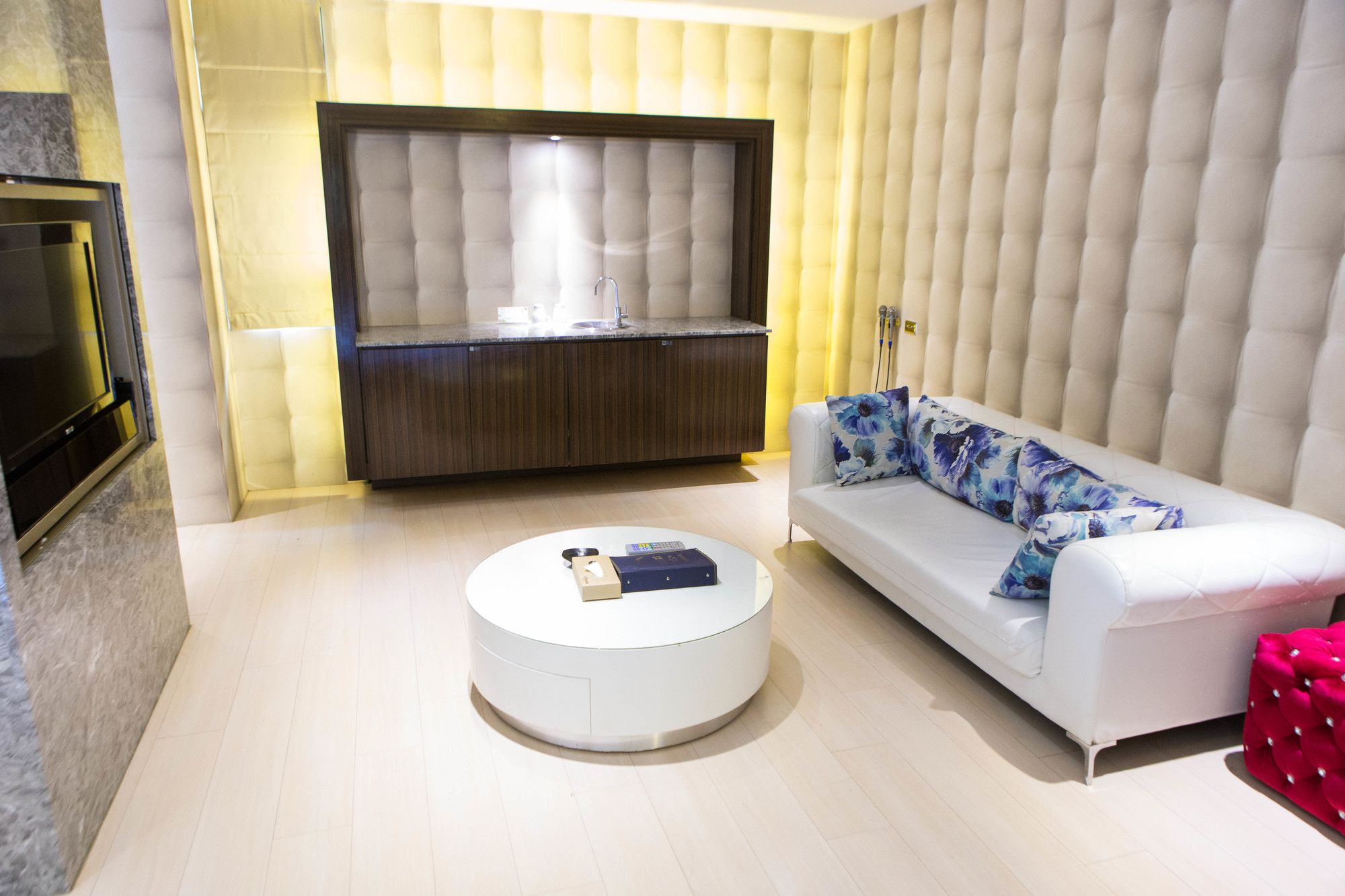 Фото All-Ur Boutique Motel - Tai-Chung Branch