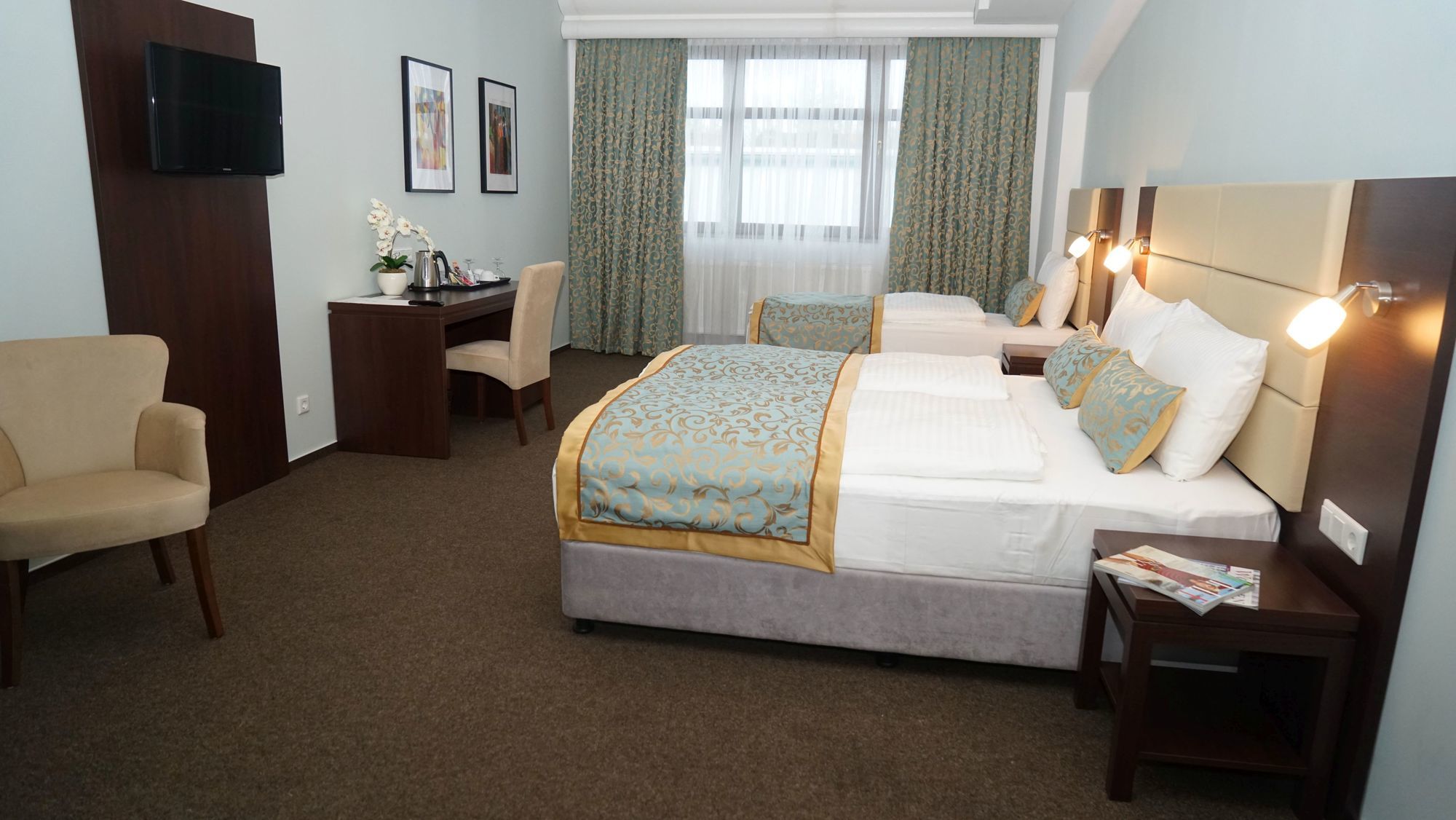 Фото отеля 2