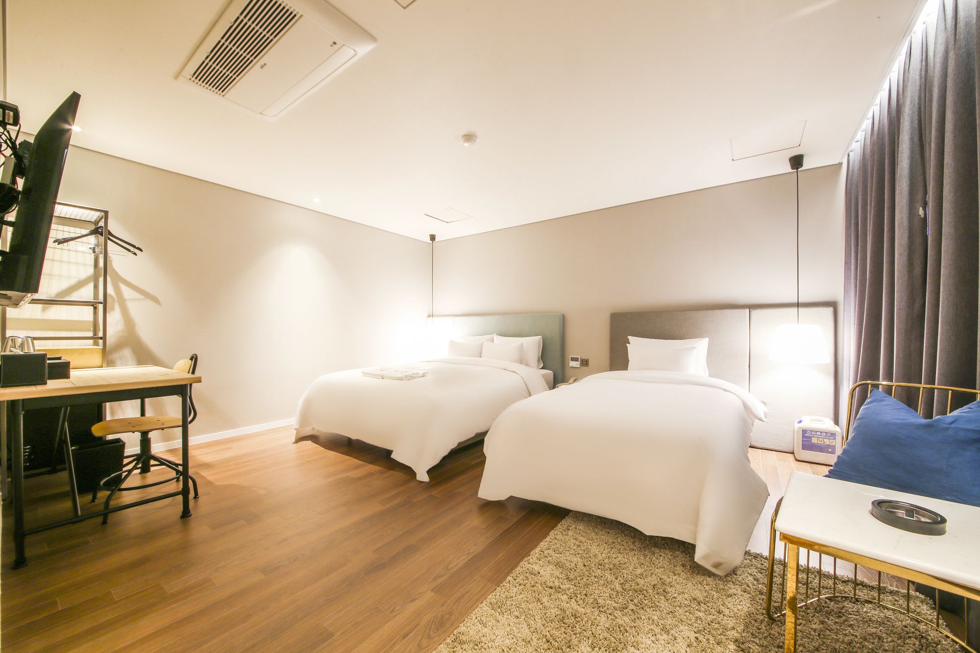 Фото Hotel Londoner Yongwon