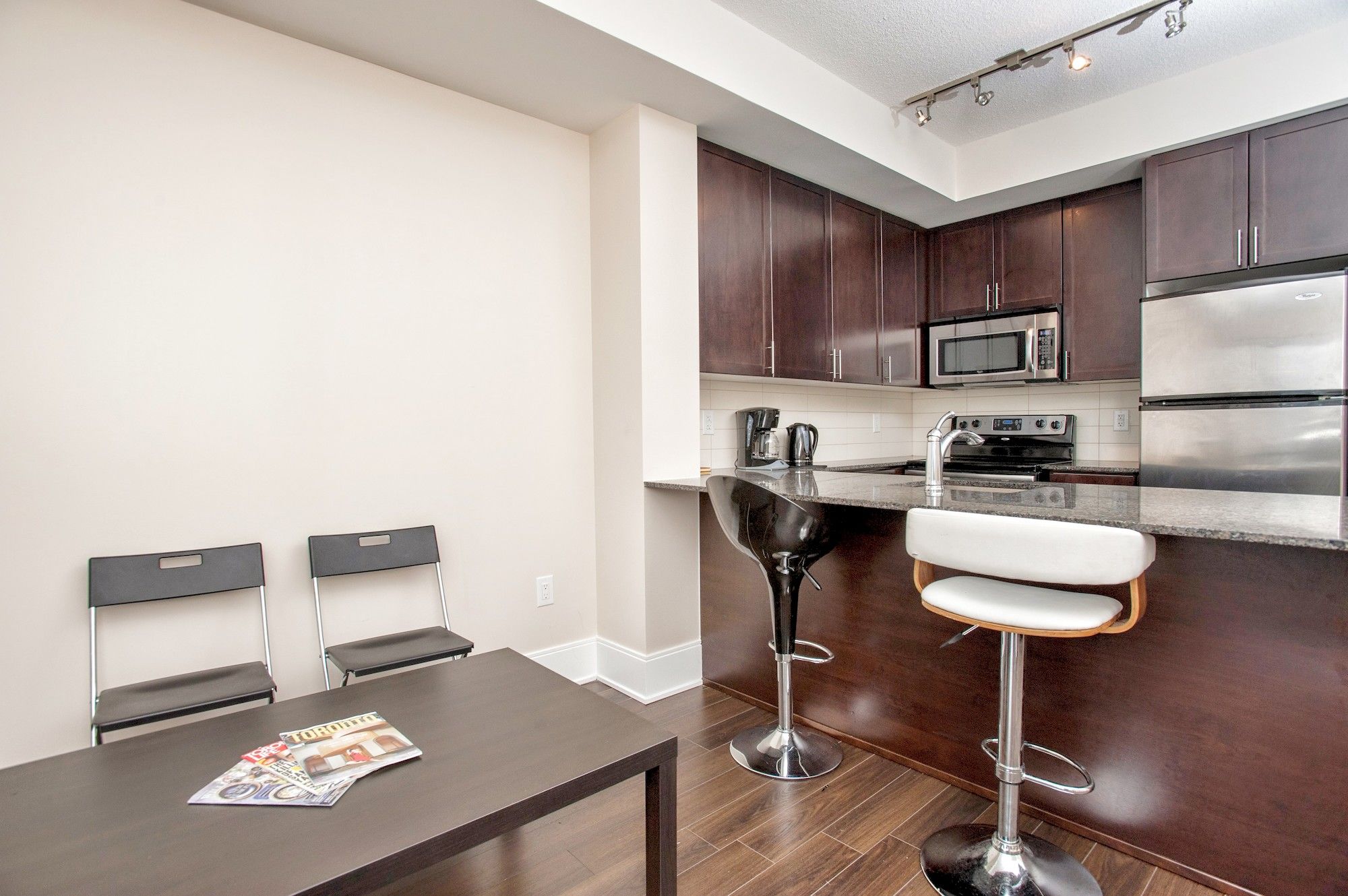Фото Life Suites - Fort York Central Condo