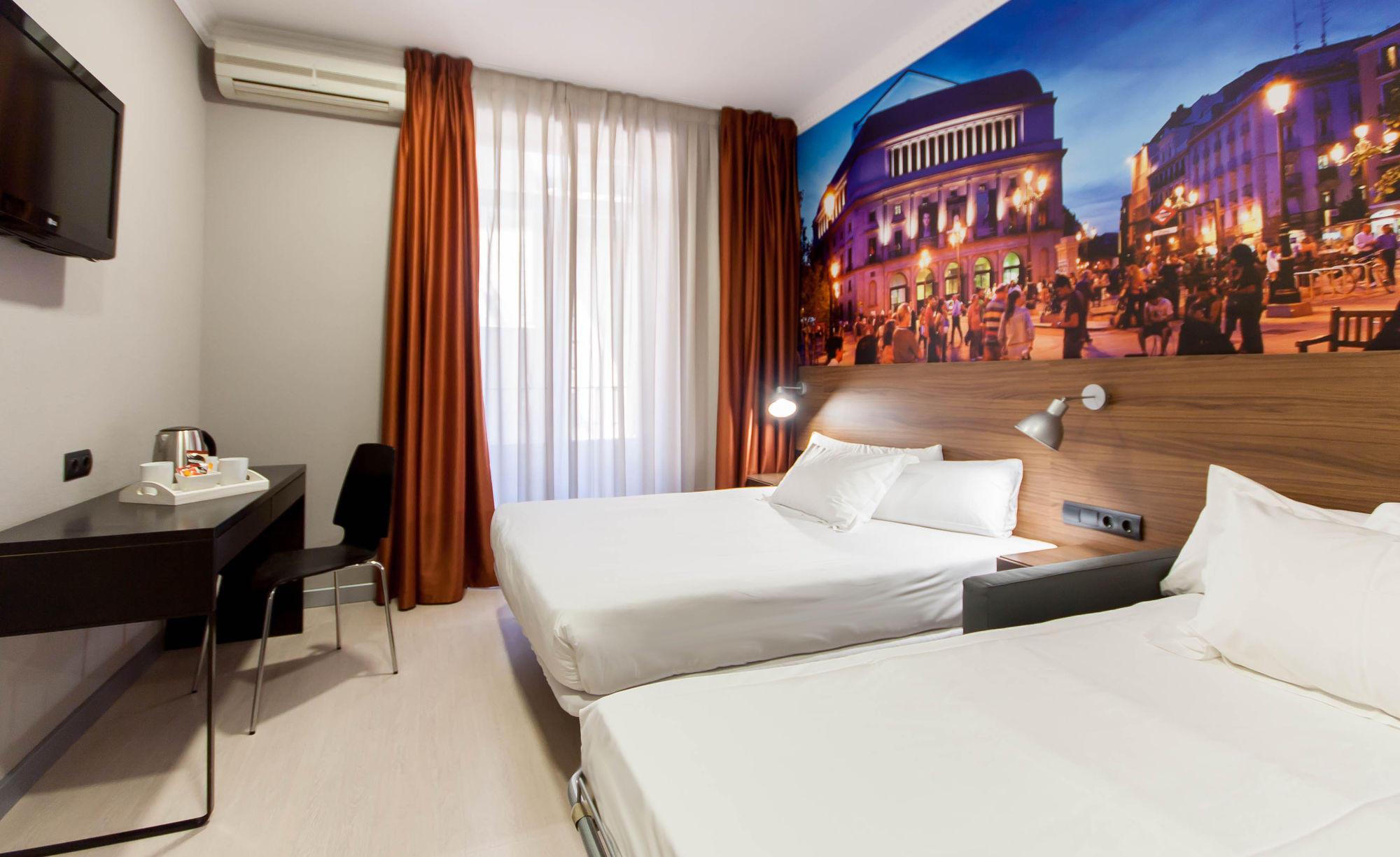 Фото отеля 2