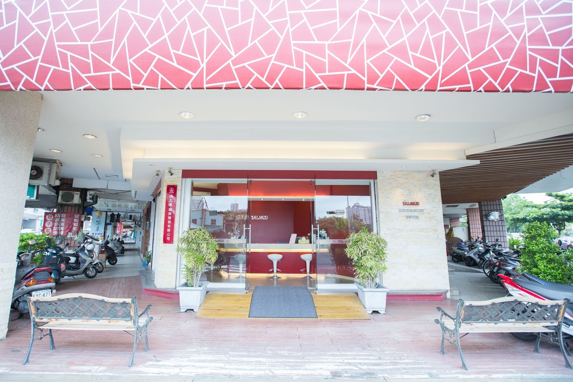 Фото отеля 1