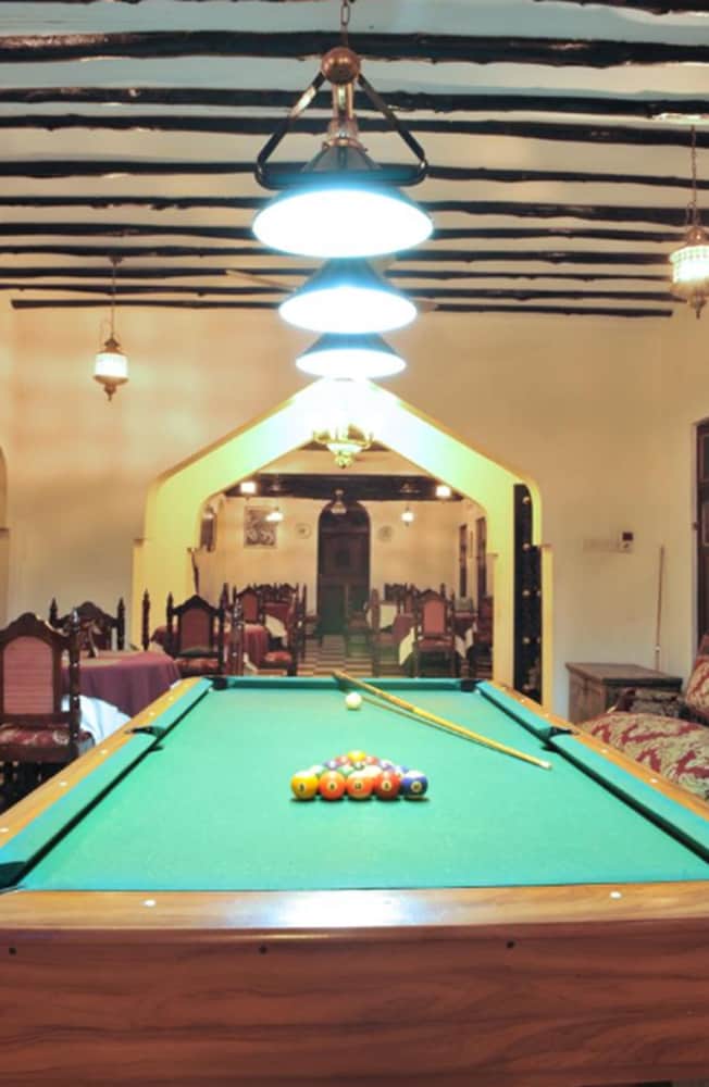 Фото Dhow Palace Hotel