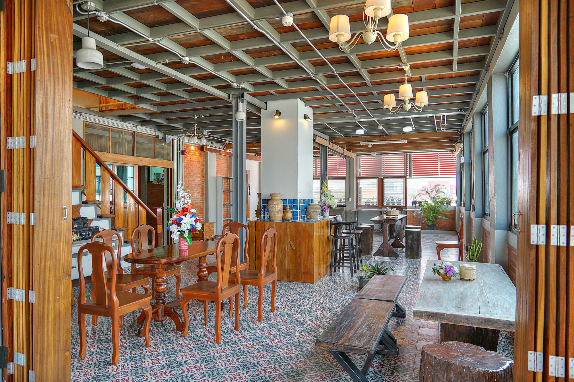 Фото Saengpanya Home Boutique Hotel