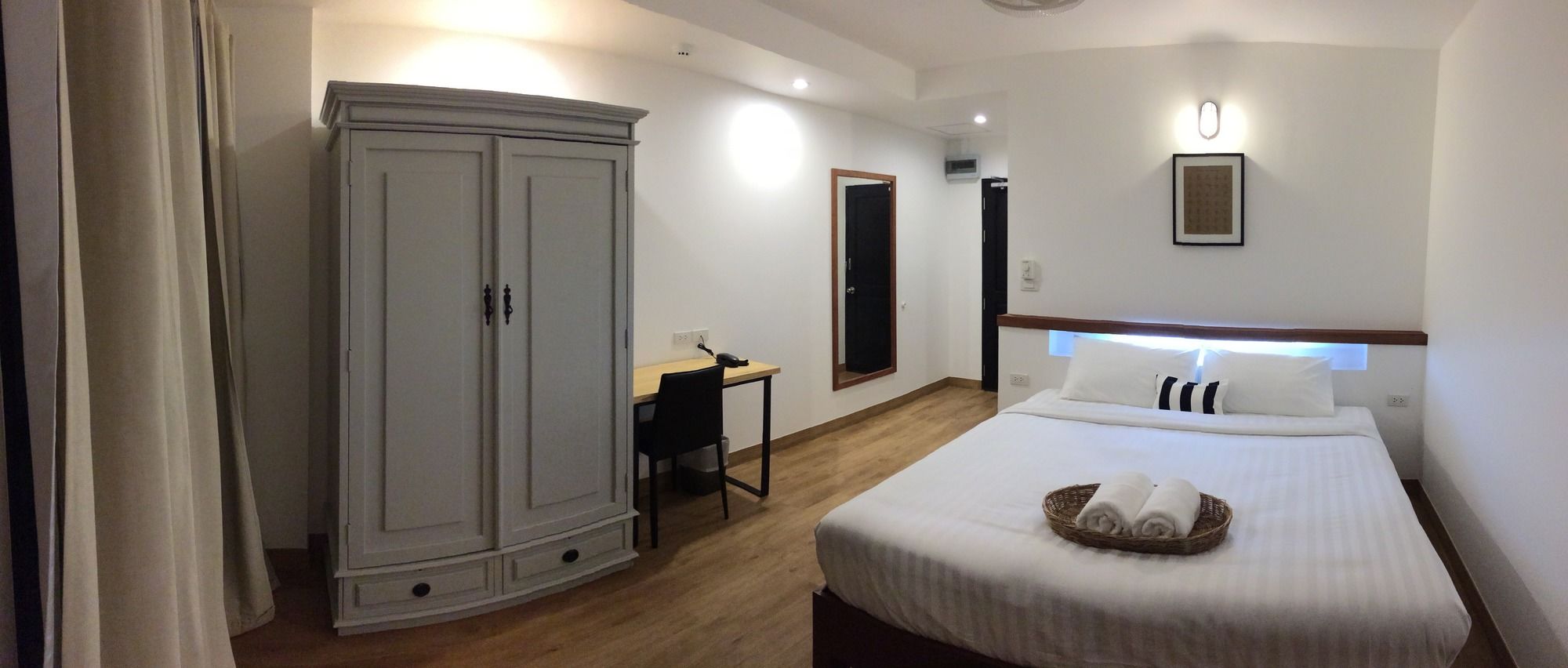 Фото The Corner Lodge