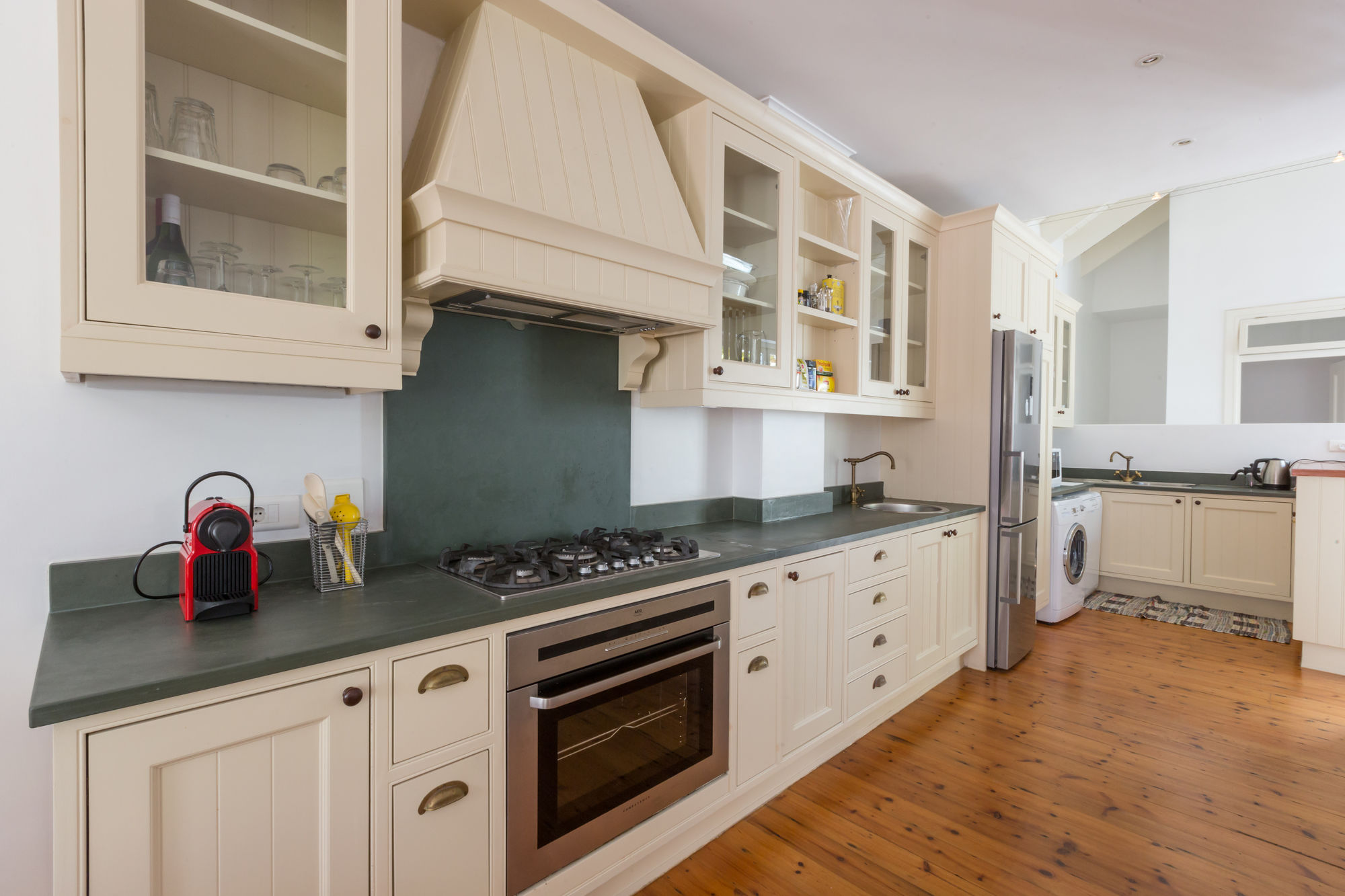 Фото The Majestic Apartment