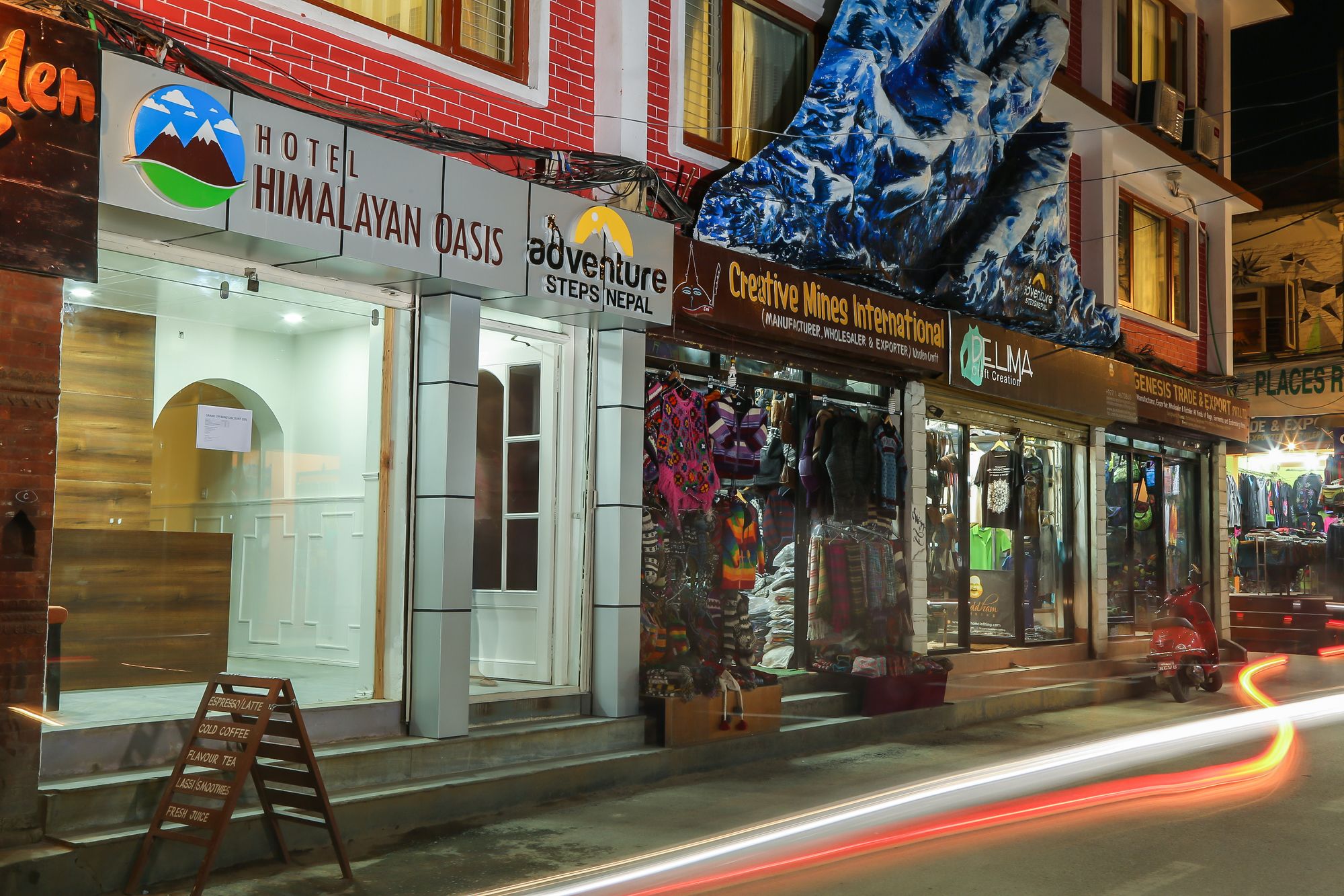 Фото Hotel Himalayan Oasis