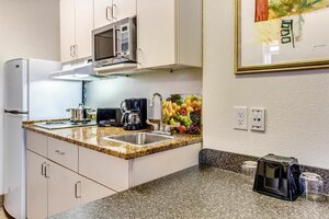 Гостиница Motel 6 Saskatoon
