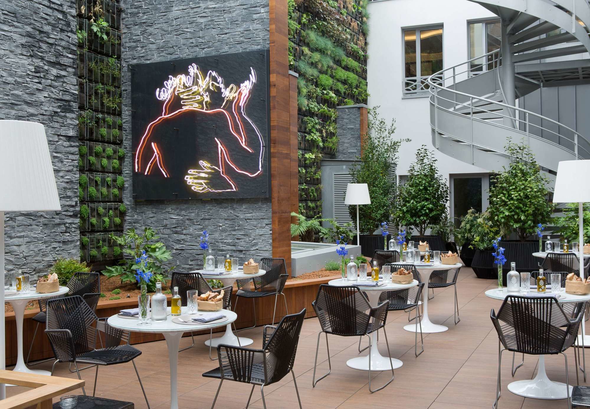 Фото Renaissance Paris Republique Hotel