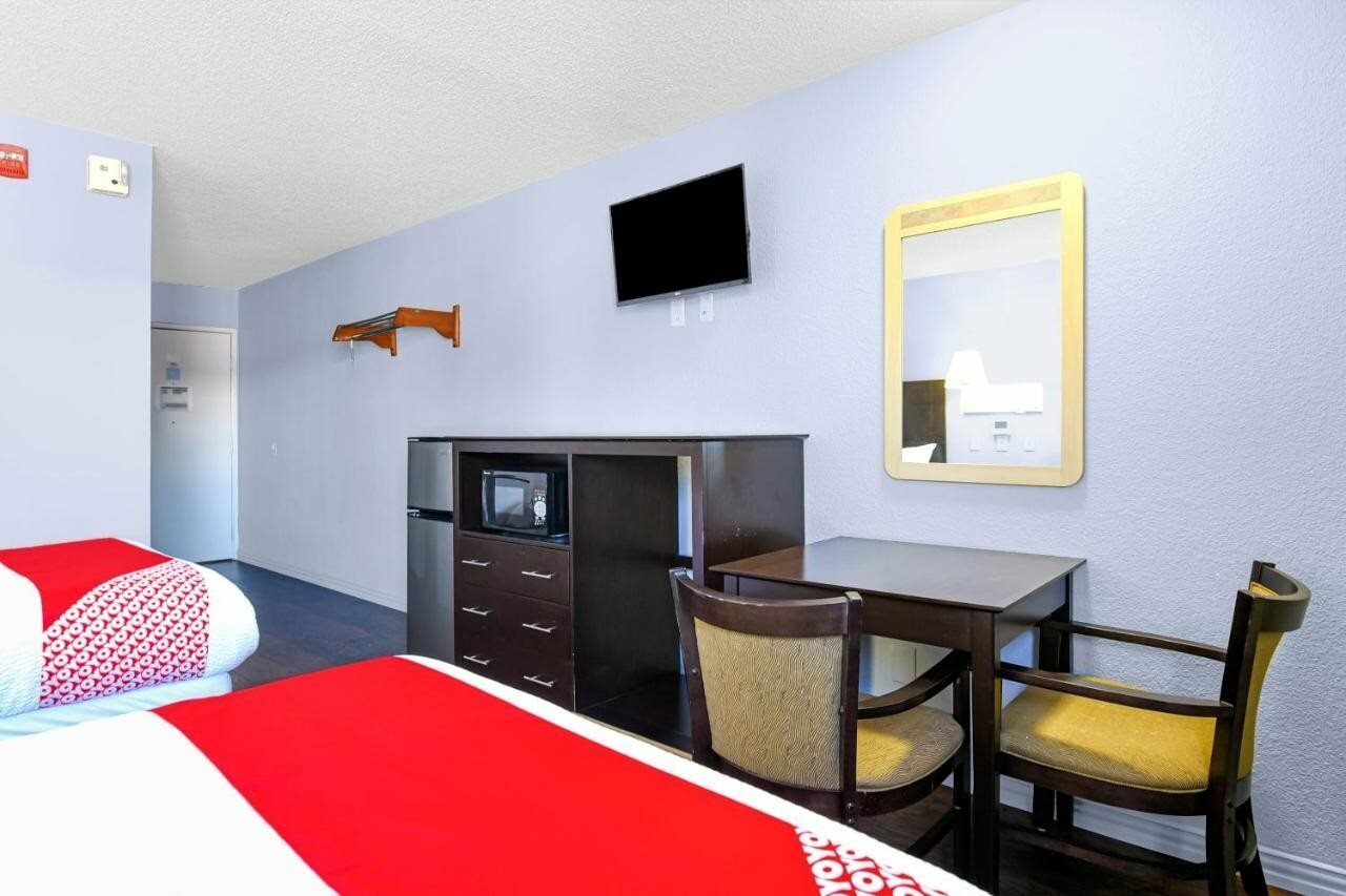 Фото Oyo Hotel Irving Dfw Airport South