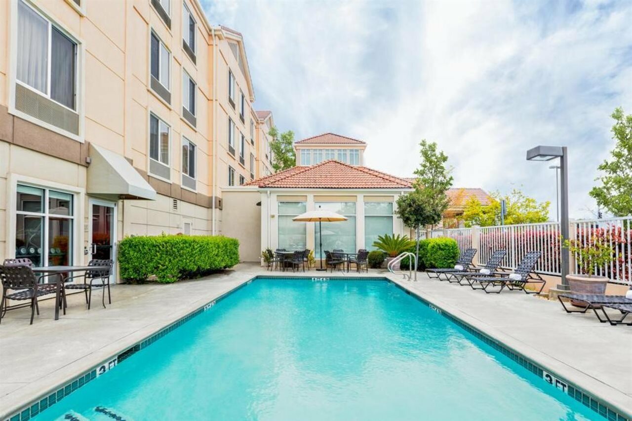 Фото Hilton Garden Inn Folsom