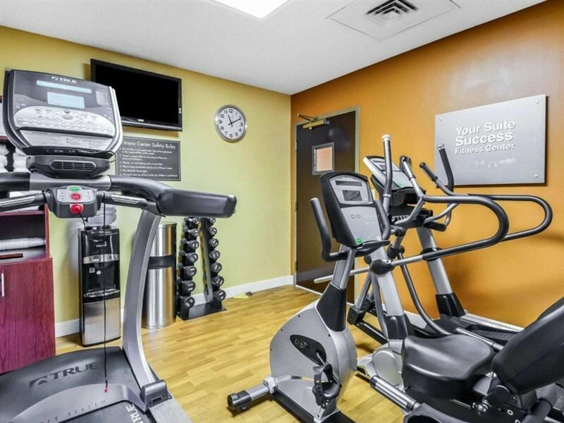 Фото Comfort Suites Tampa - Brandon