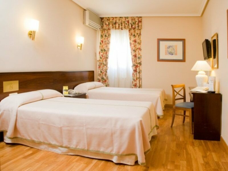 Фото Hotel Castilla Vieja