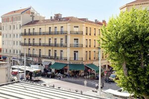 отель Yelo Lumière by Sonder
