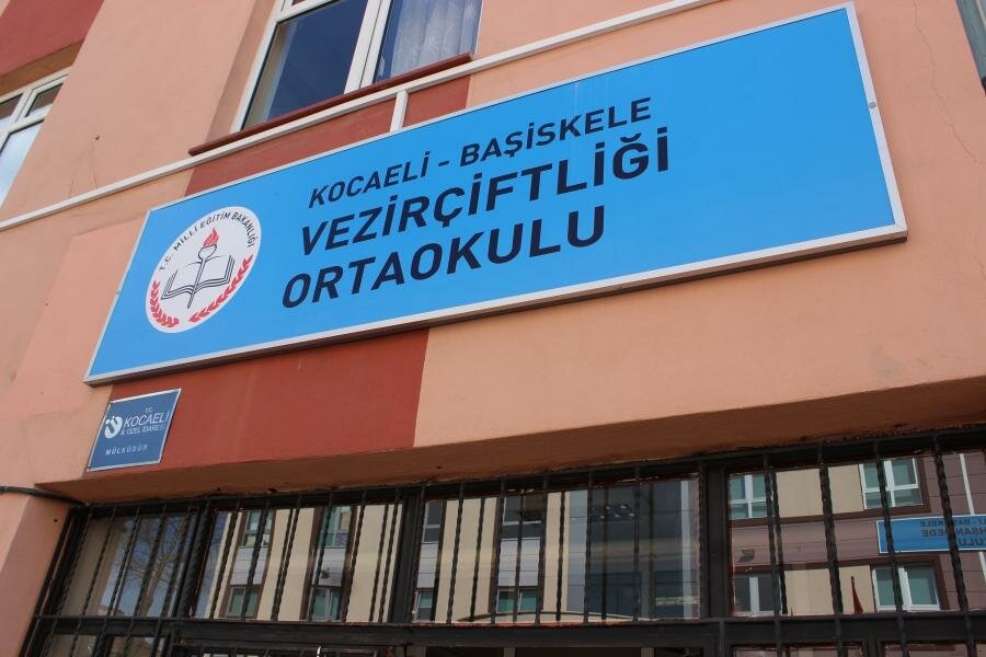 School Vezirciftligi Middle School, Basiskele, photo