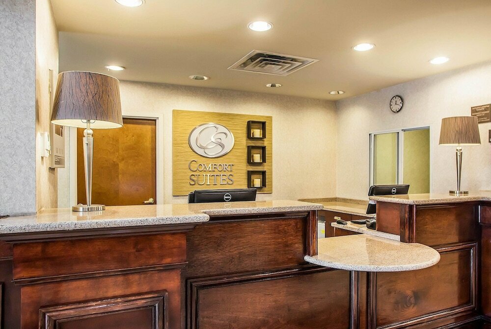 Фото Comfort Suites Near University