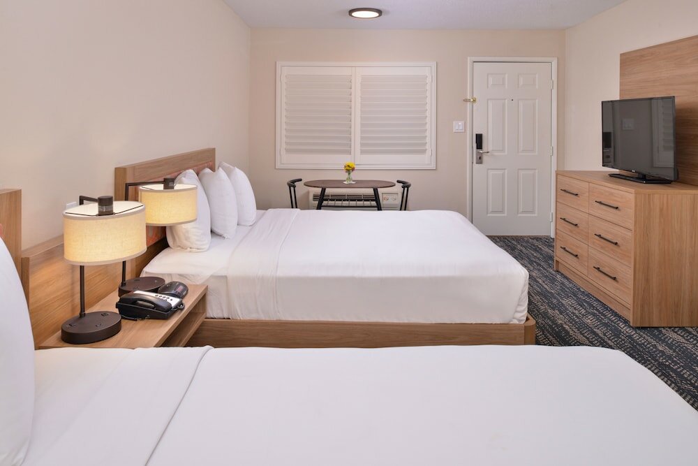 Фото La Fuente Inn & Suites