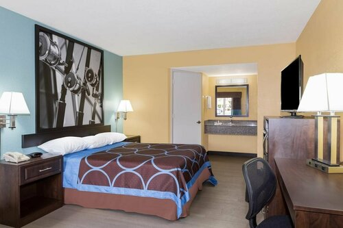Гостиница Super 8 by Wyndham Sarasota Near Siesta Key