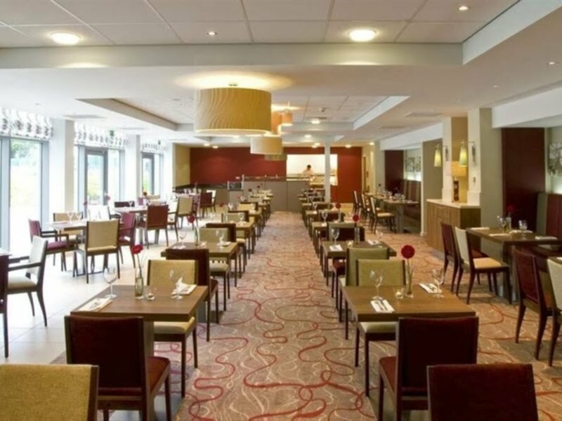 Фото Hilton Garden Inn Luton North