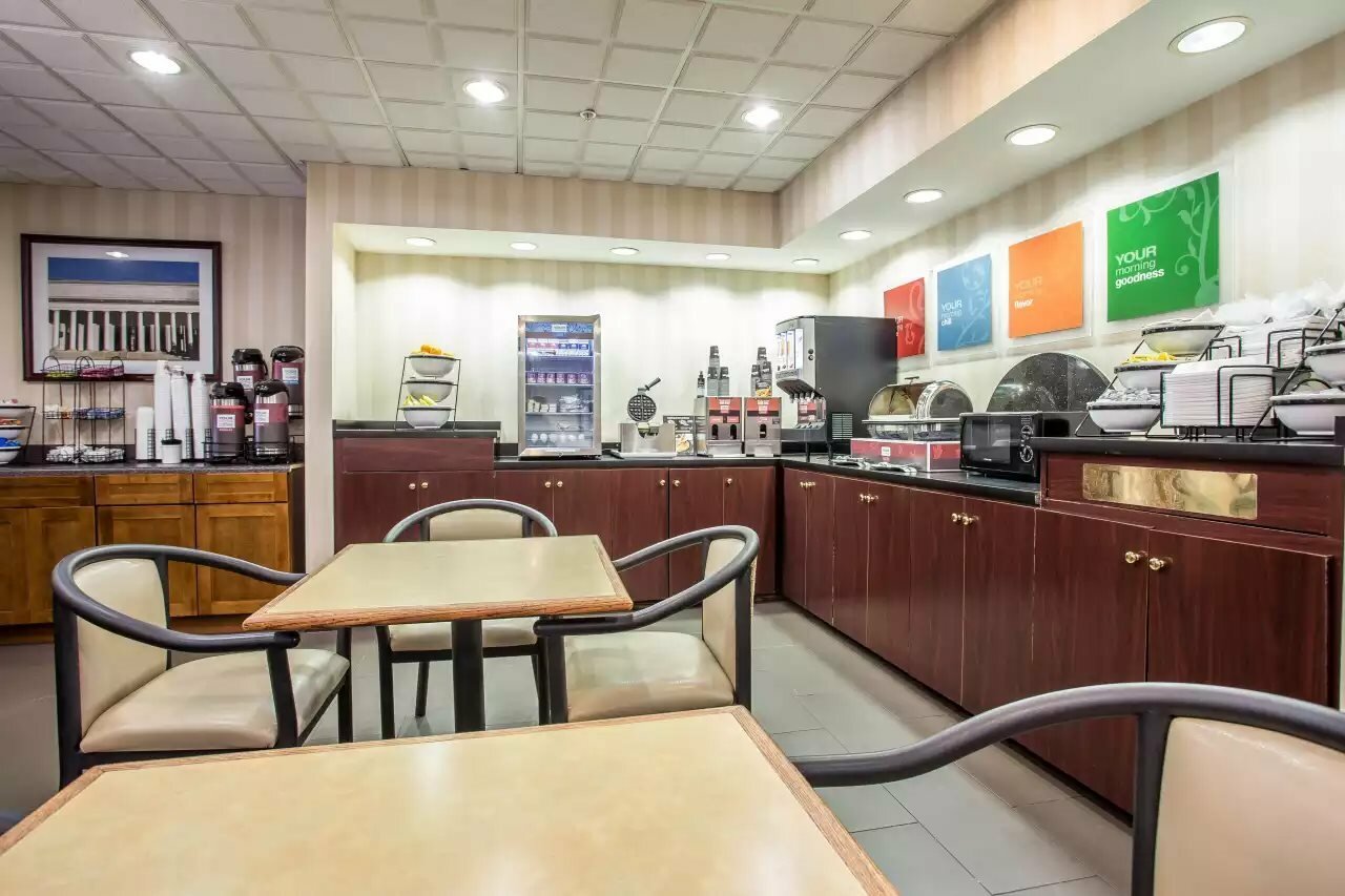 Фото Comfort Inn & Suites Ft. Jackson Maingate