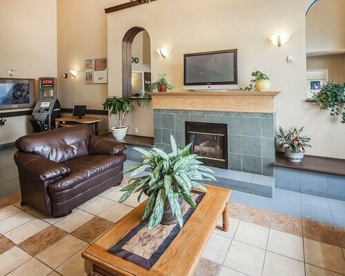 Гостиница Econo Lodge & Suites Hinton в Хинтоне