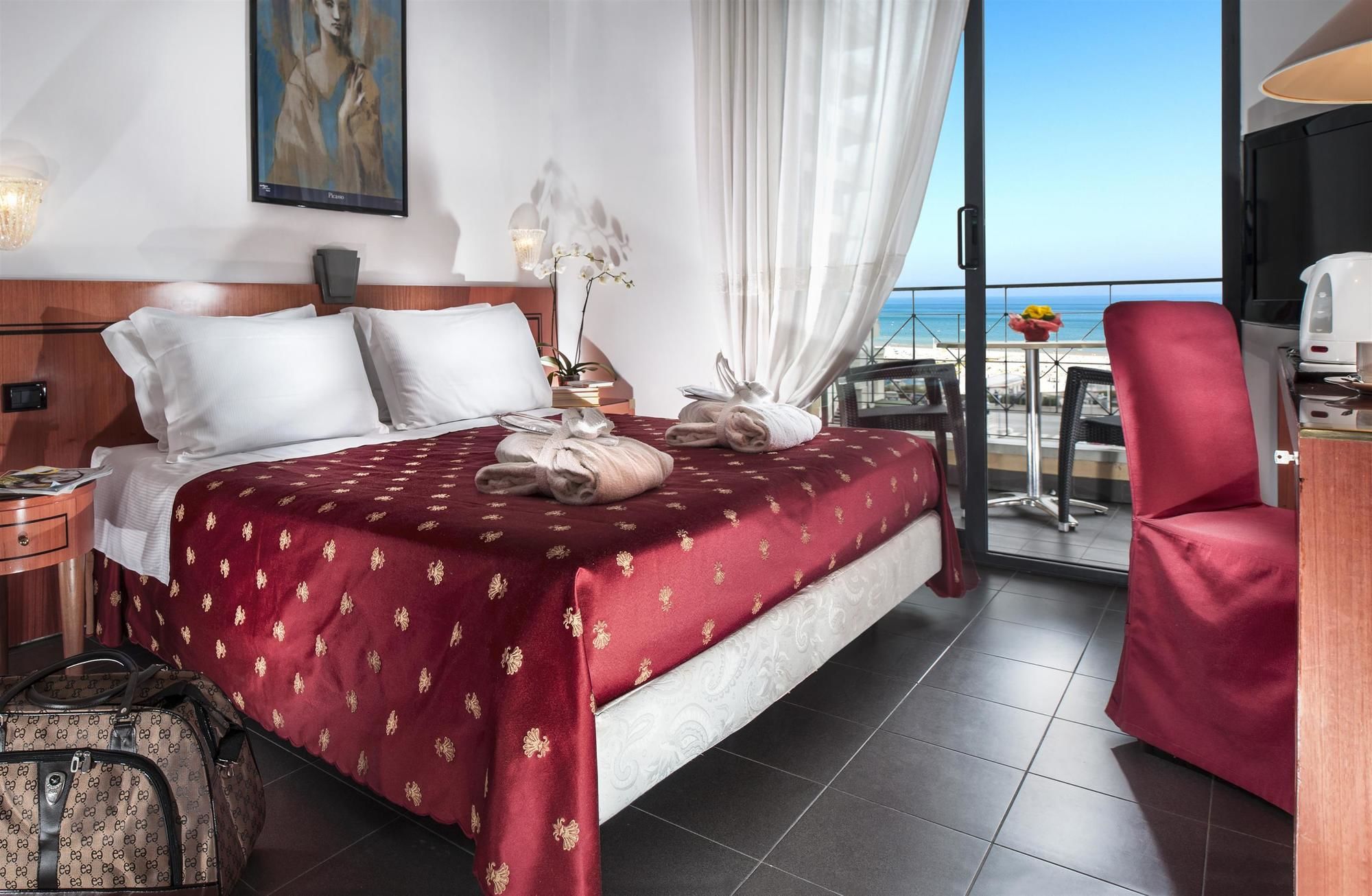 Фото отеля 2