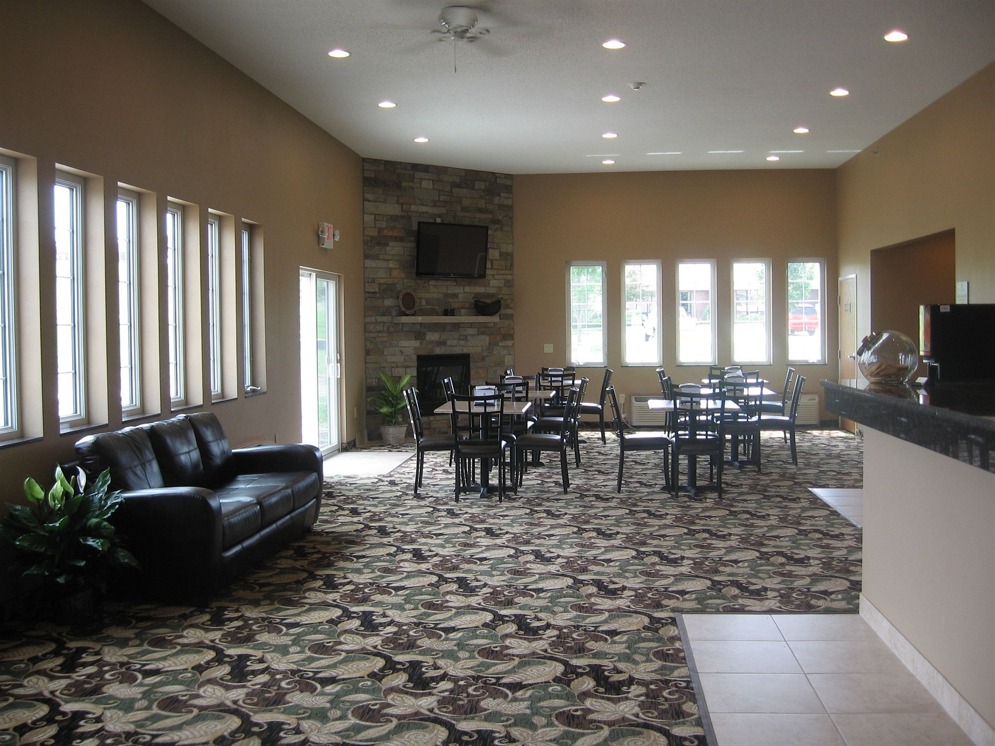 Фото Rock Island Inn & Suites