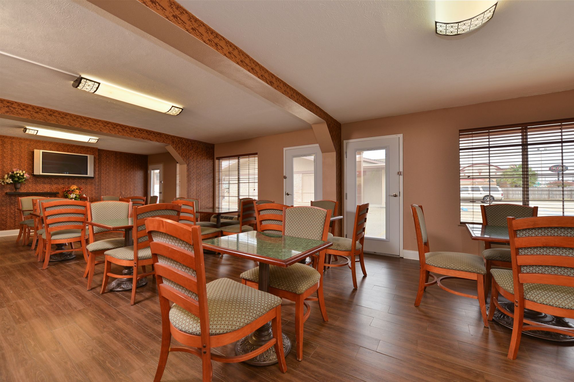 Фото Super 8 by Wyndham Gulfport Biloxi Airport