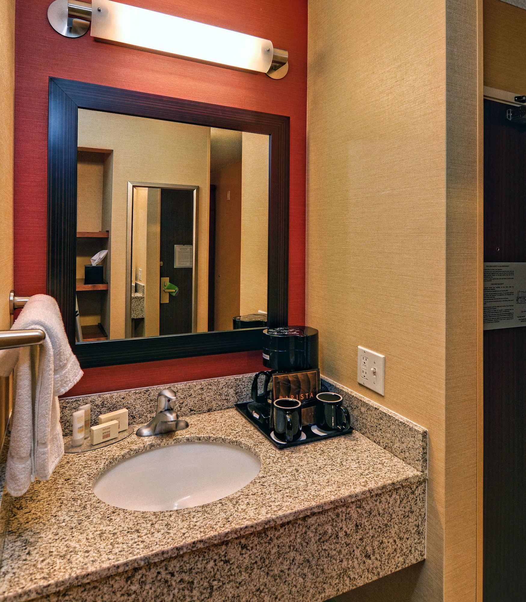 Фото Courtyard by Marriott Eugene Springfield