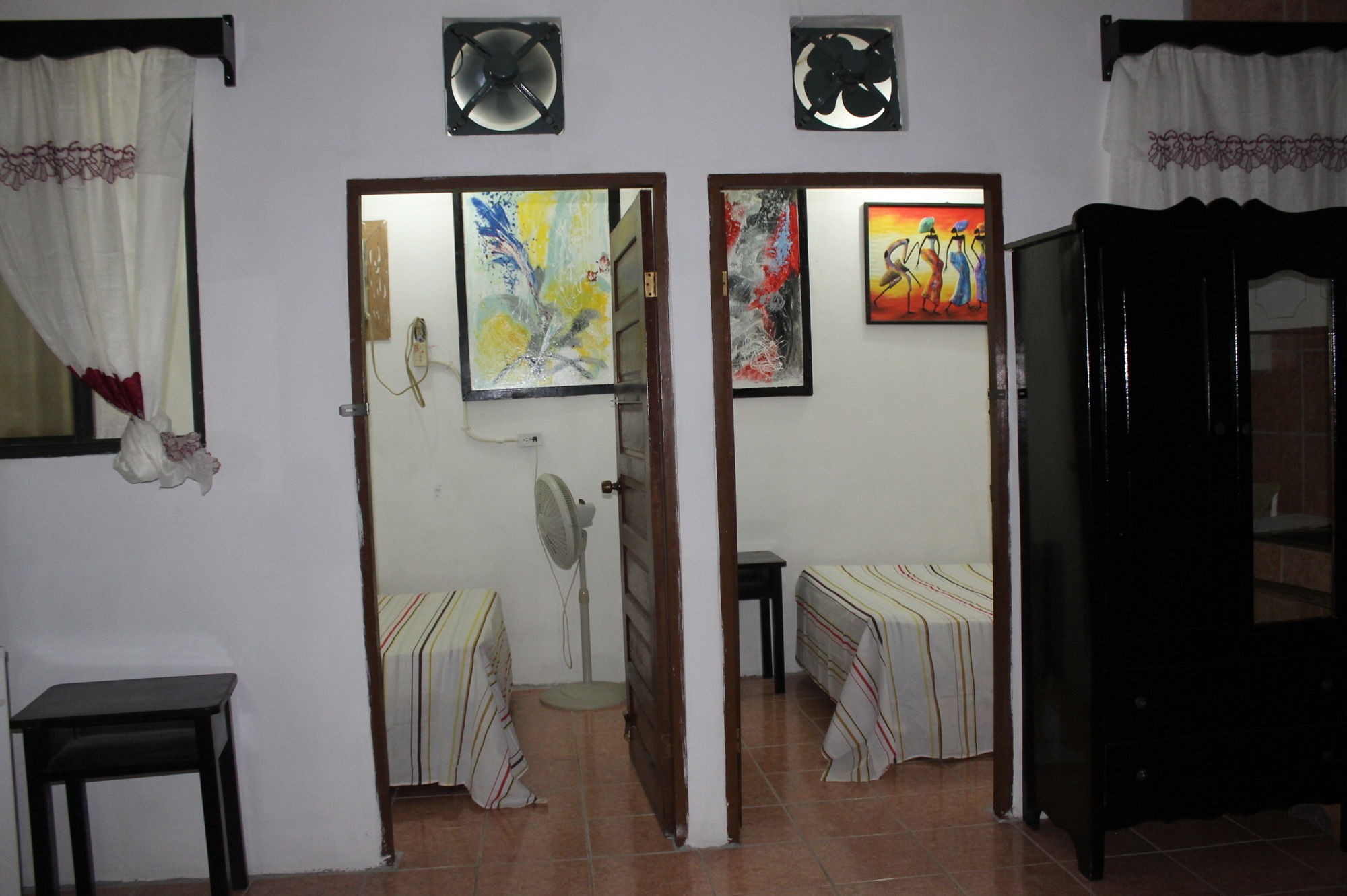 Фото Bachelor Inn Hotel