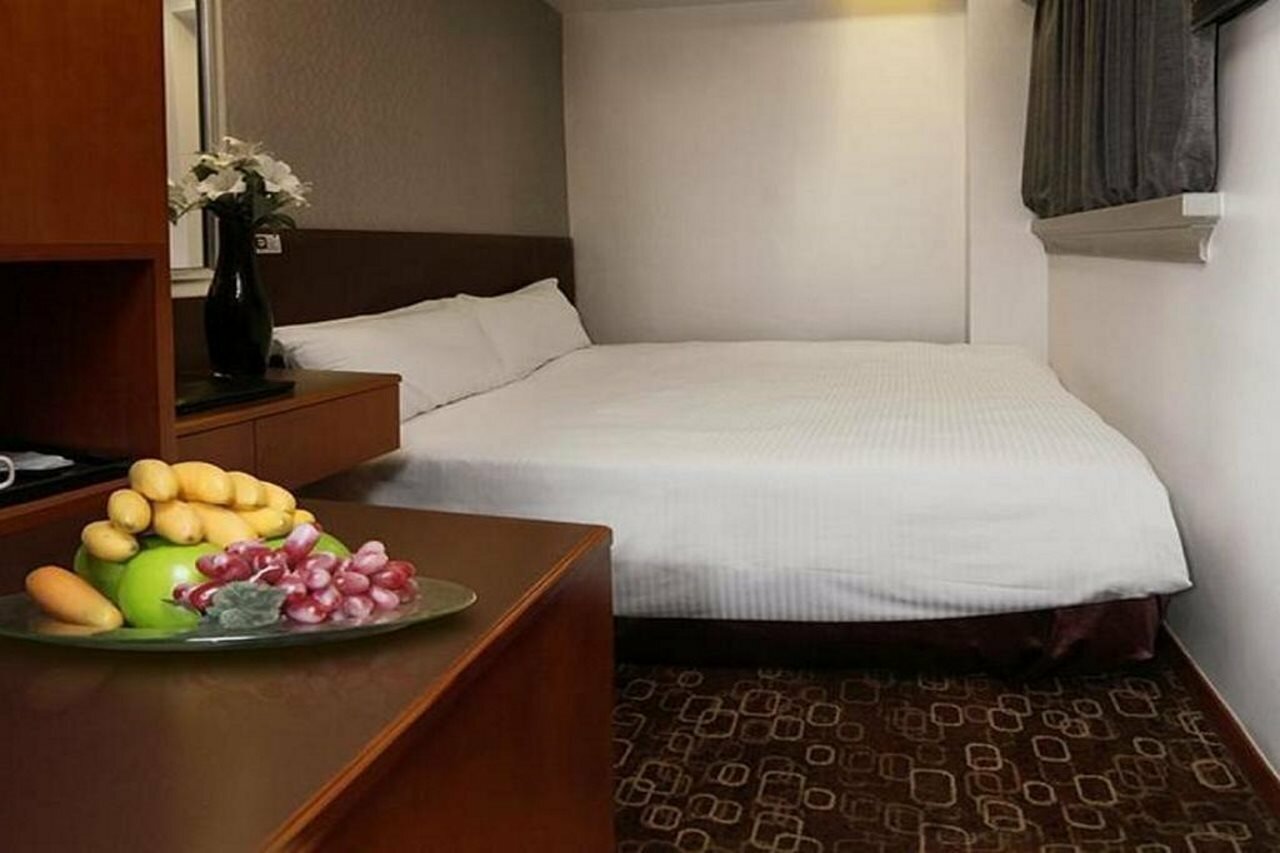 Фото Lander Hotel Prince Edward