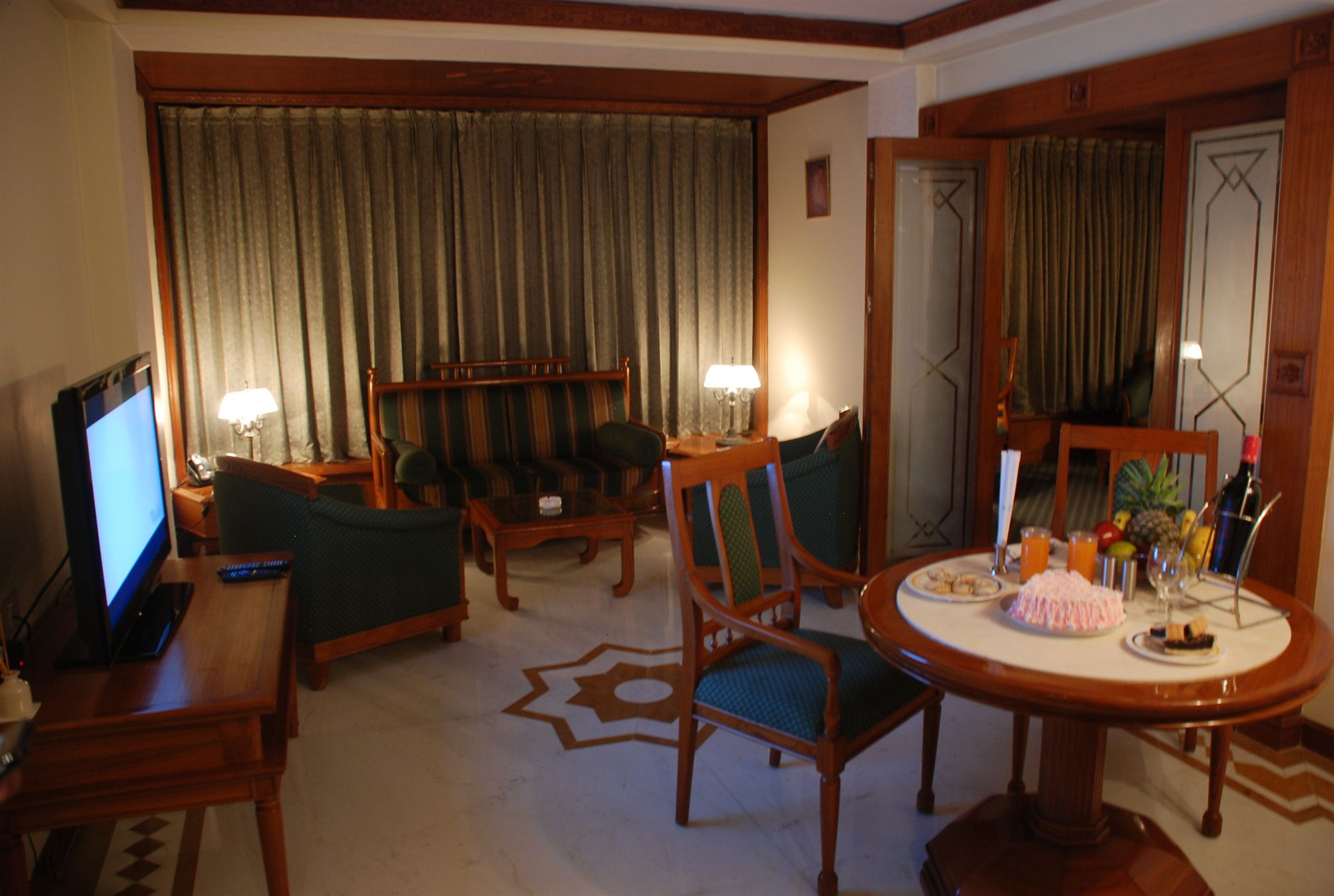 Фото The Maya Hotel