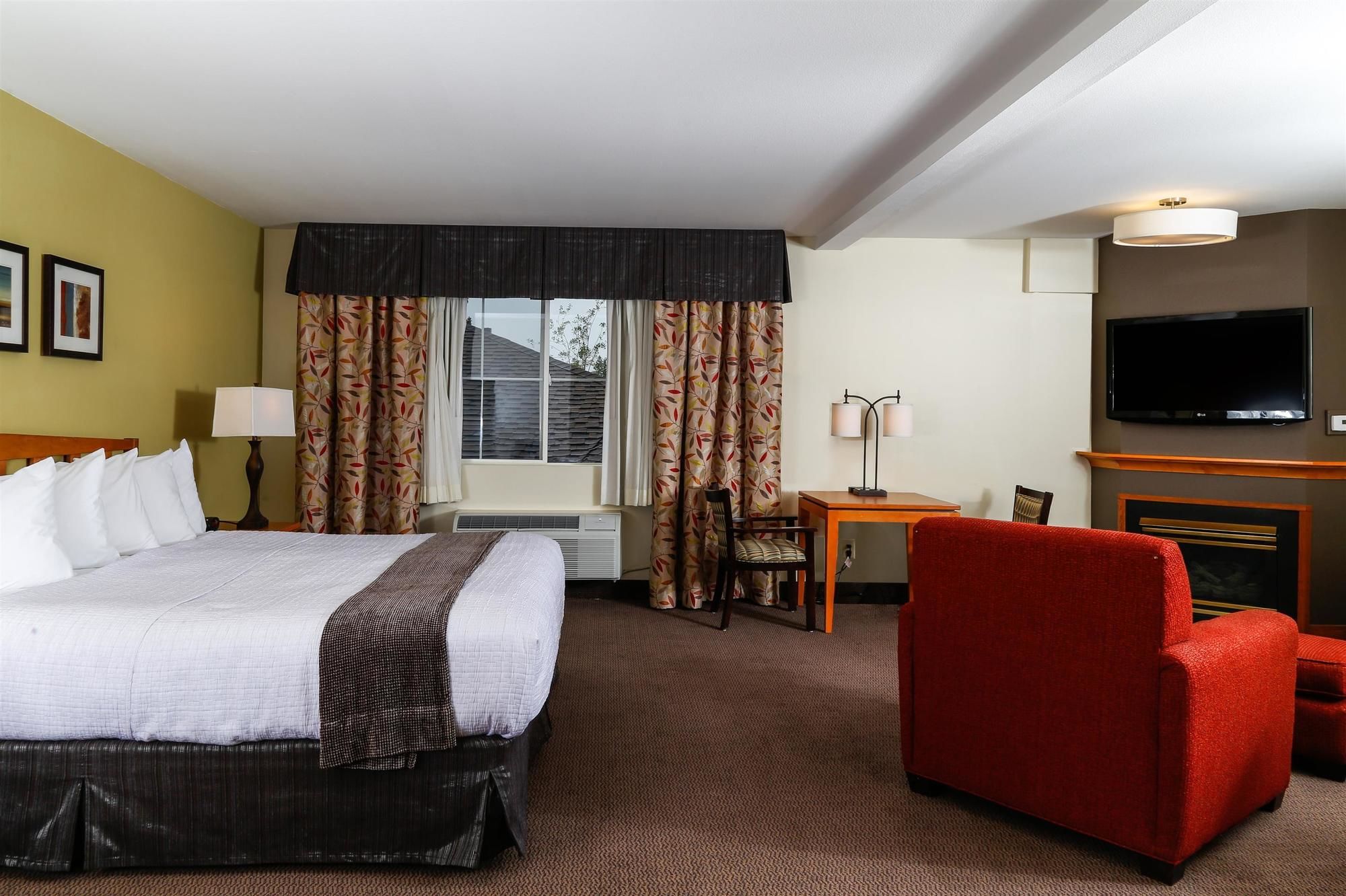 Фото Best Western Rocky Mountain Lodge