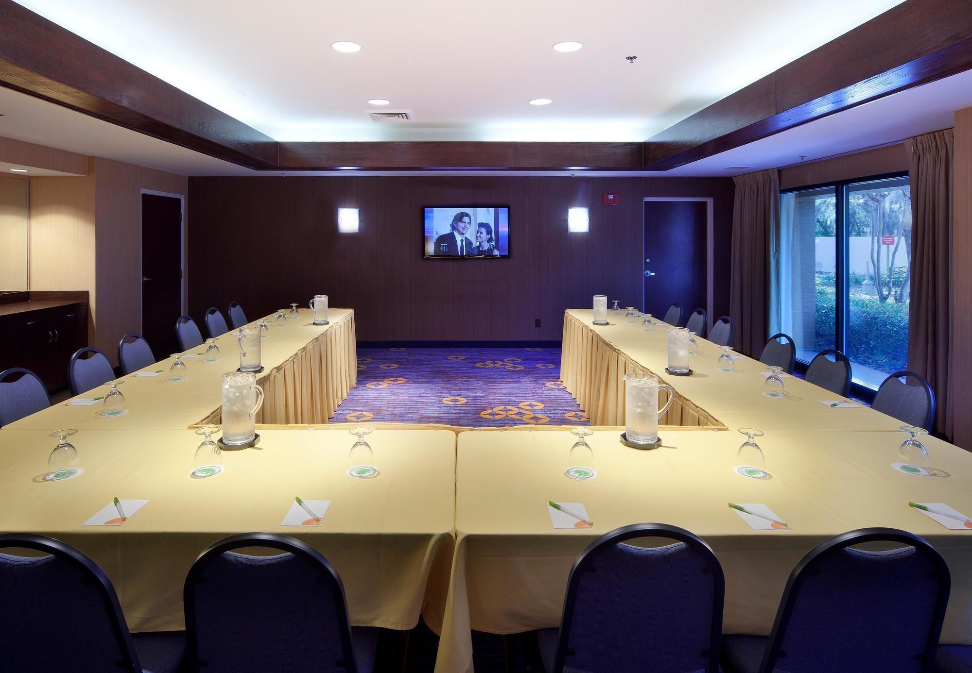 Фото Courtyard by Marriott Orlando East/UCF Area