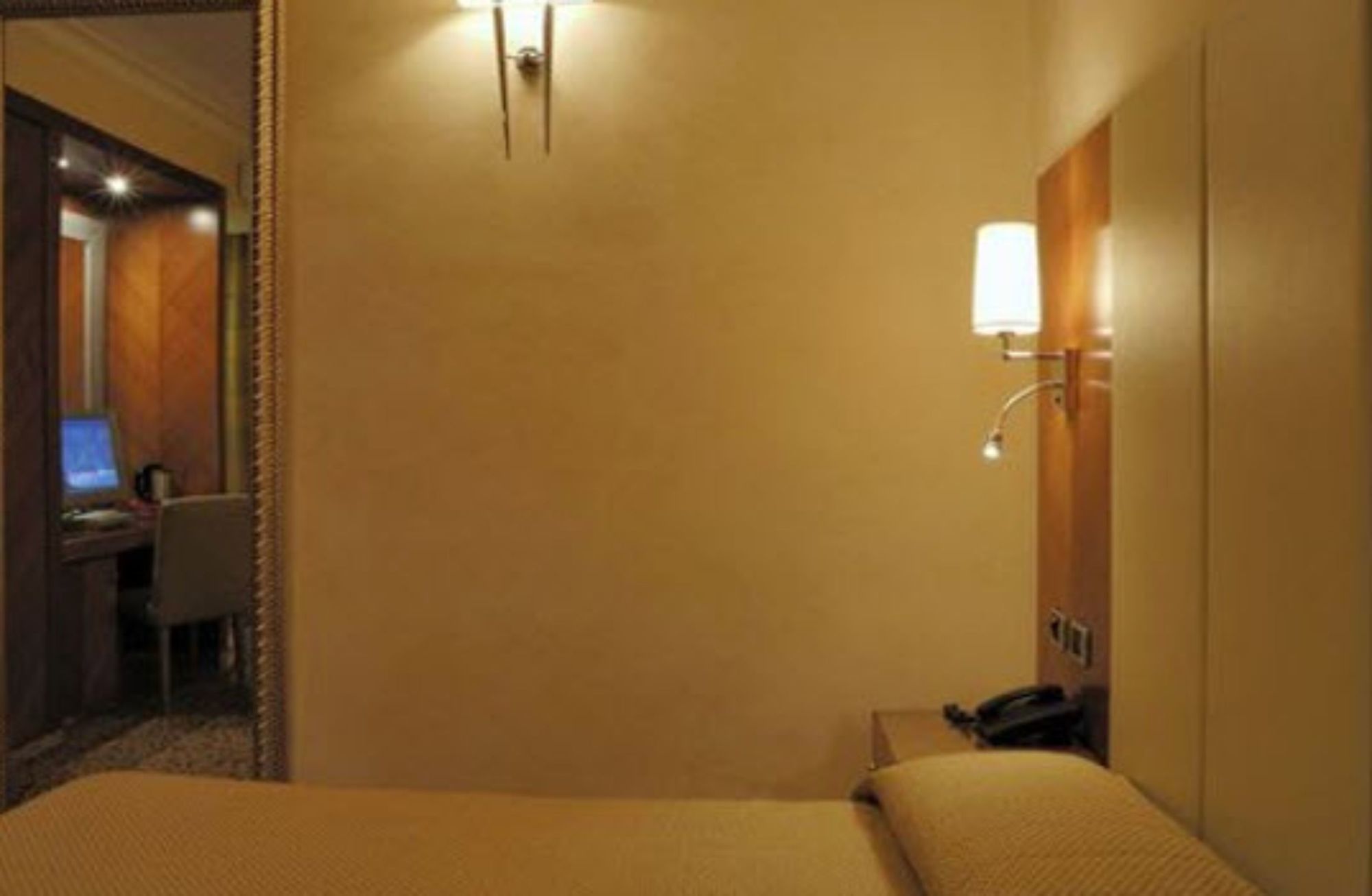 Фото Suite Opera Rooms