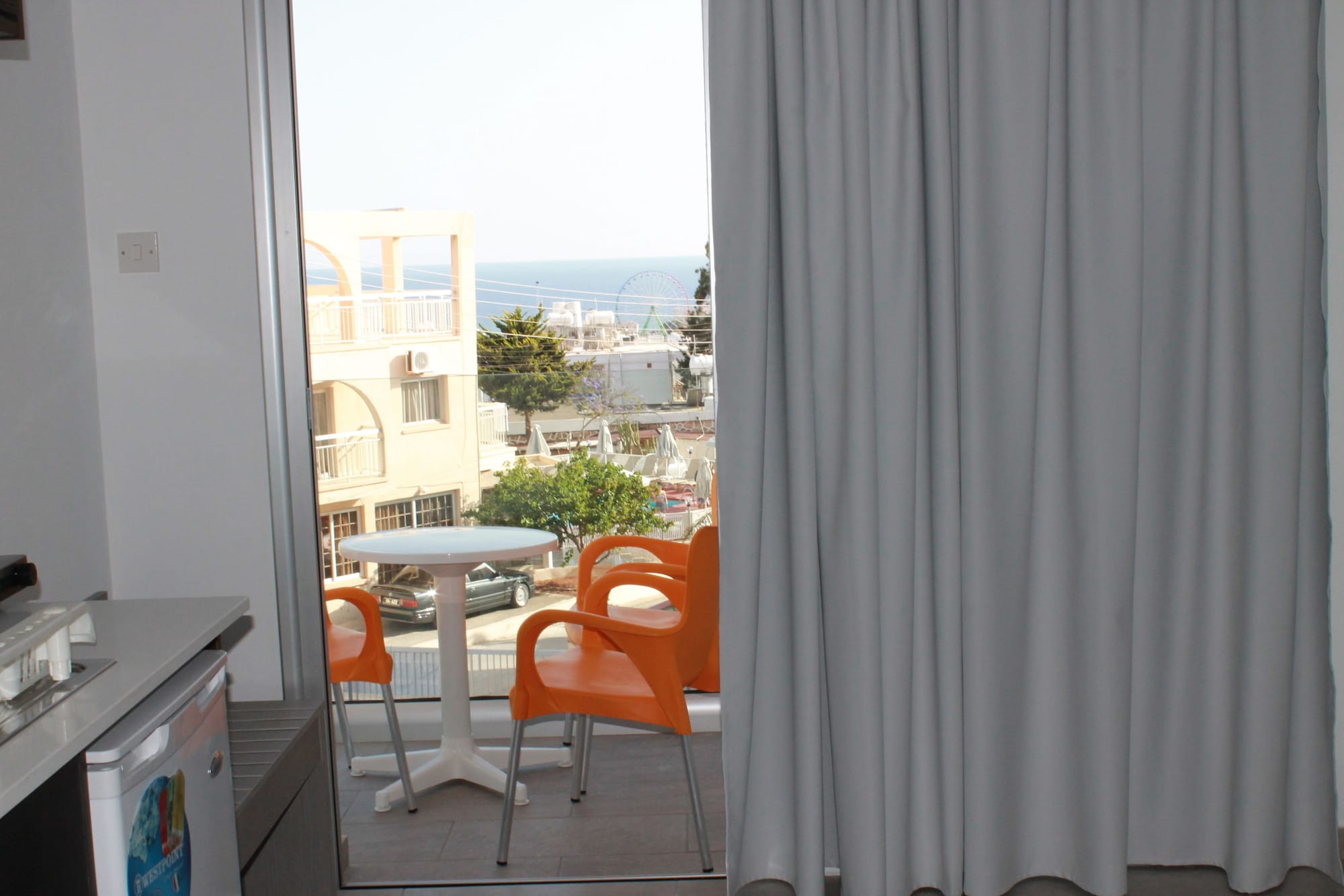 Фото A. Maos Hotel Apartments