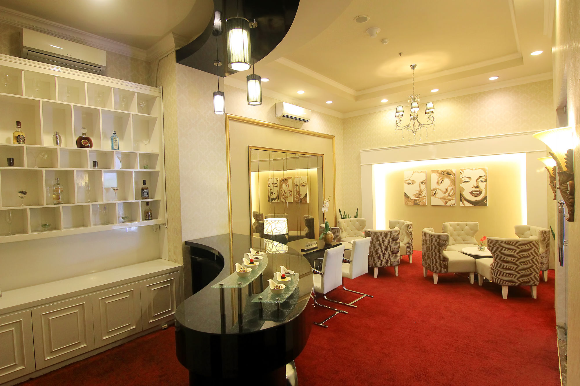 Фото Grand Darmo Suite Hotel