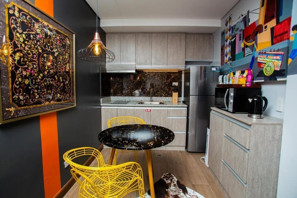 Фото Unwnd Flats Makati