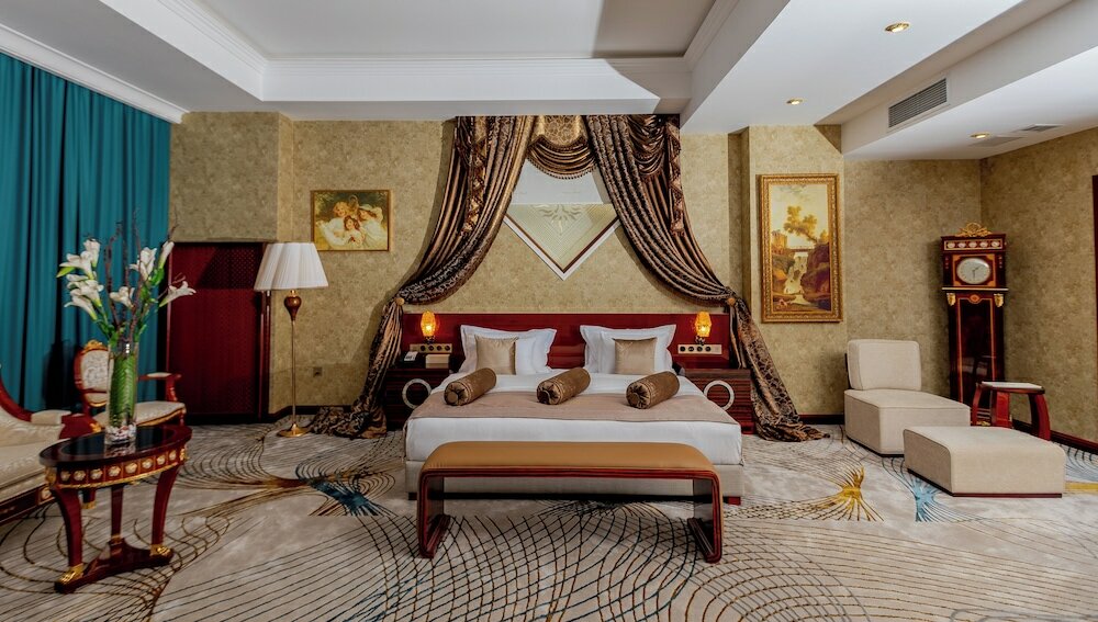 Фото Mariana Trench Hotel & SPA